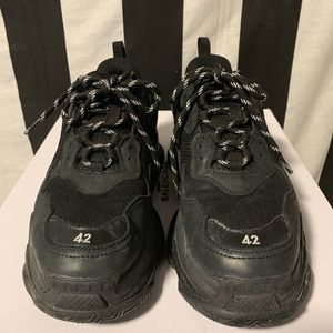 BALENCIAGA TRIPLE S (DISTRESSED)